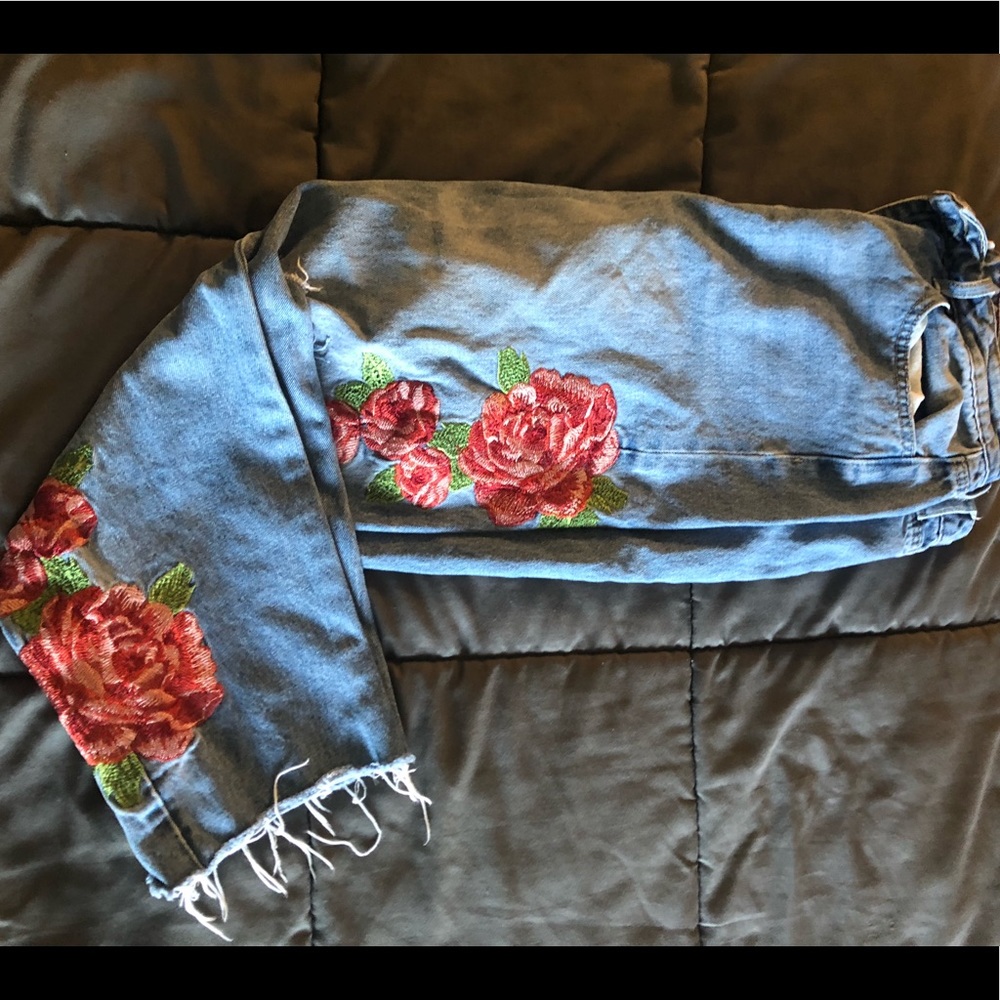 Embroidered Roses Distressed Jeans